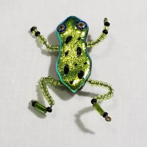 Glass frog pin about two inches - Picture 2 of 6